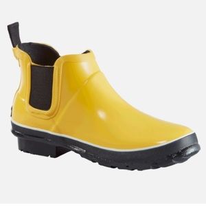 EUC  Baffin Pond rain boots